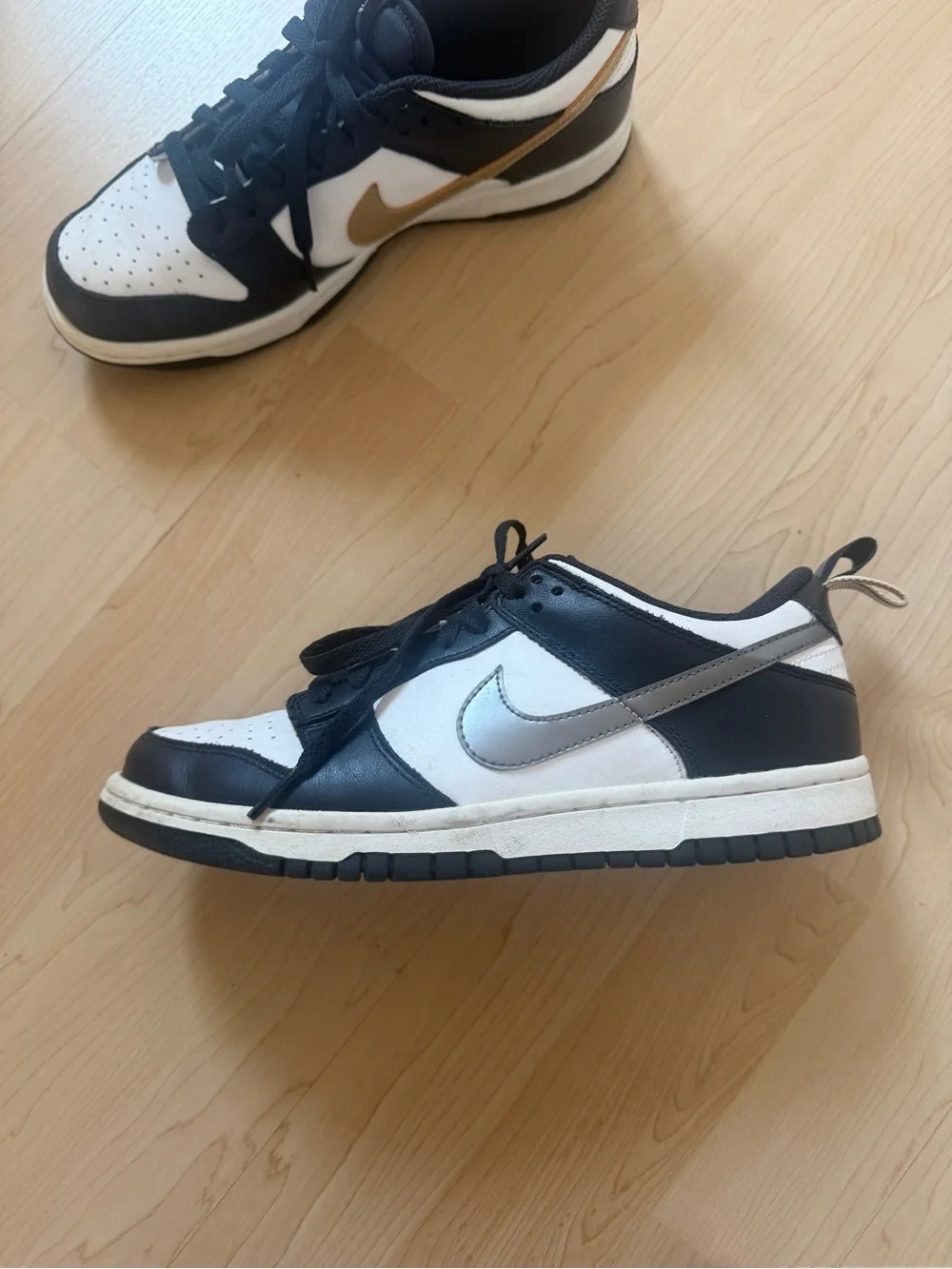 Nike Low-Top Basketball Sneakers - Black / White / Silver